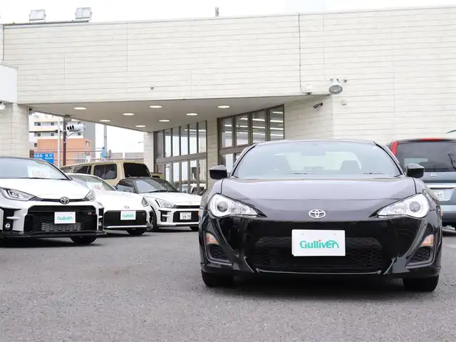 トヨタ ８６ G 神奈川県 2014(平26)年 8万km クリスタルブラックシリカ グレード：G/純正16インチアルミホイール/純正フロアマット/純正6速マニュアル/社外ステアリング
