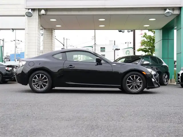 トヨタ ８６ G 神奈川県 2014(平26)年 8万km クリスタルブラックシリカ グレード：G/純正16インチアルミホイール/純正フロアマット/純正6速マニュアル/社外ステアリング