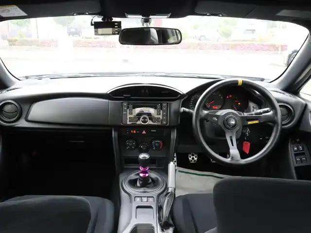 トヨタ ８６ G 神奈川県 2014(平26)年 8万km クリスタルブラックシリカ グレード：G/純正16インチアルミホイール/純正フロアマット/純正6速マニュアル/社外ステアリング