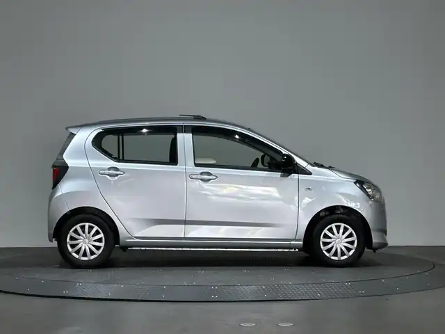 ダイハツ ミラ イース L SAⅢ 愛媛県 2021(令3)年 0.5万km ブライトシルバーメタリック 純正オーディオ/レーンキープアシスト/コーナーセンサー/衝突被害軽減ブレーキ/純正フロアマット/オートマチックハイビーム/オートライト/ヘッドライトレベライザー/ドアバイザー/スペアキー/保証書