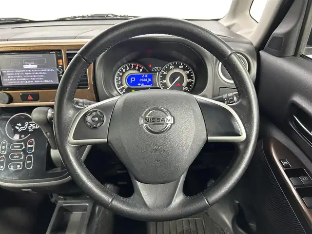 日産 デイズ ルークス ハイウェイスターX Gパッケージ 大阪府 2015(平27)年 5.7万km ブラック 純正ナビ（フルセグ／ＤＶＤ再生／Ｂｌｕｅｔｏｏｔｈ）　３６０カメラ　両側パワースライドドア　衝突軽減　アイドリングストップ　オートライト　スマートキー　プッシュスタート　オートエアコン