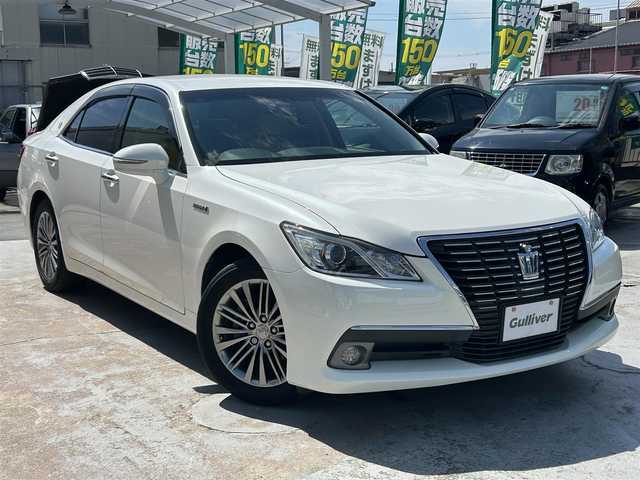 トヨタ クラウン ハイブリッド ロイヤルサルーン 福岡県 2014(平26)年 6.3万km ホワイトパールクリスタルシャイン  純正SDナビ/　・フルセグTV/　・BTオーディオ/　・AM/FM/　・バックカメラ/ 前席パワーシート/ 前席シートヒーター/ ステアリングヒーター/ 社外デジタルインナーミラー/ クルーズコントロール/ Bin ETC/ ステアリングリモコン/ 電動格納ミラー/ HIDヘッドライト/ フォグライト/ ドアバイザー/ 17インチホイール