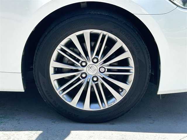 トヨタ クラウン ハイブリッド ロイヤルサルーン 福岡県 2014(平26)年 6.3万km ホワイトパールクリスタルシャイン  純正SDナビ/　・フルセグTV/　・BTオーディオ/　・AM/FM/　・バックカメラ/ 前席パワーシート/ 前席シートヒーター/ ステアリングヒーター/ 社外デジタルインナーミラー/ クルーズコントロール/ Bin ETC/ ステアリングリモコン/ 電動格納ミラー/ HIDヘッドライト/ フォグライト/ ドアバイザー/ 17インチホイール
