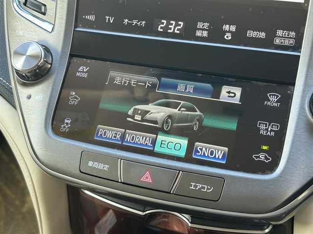 トヨタ クラウン ハイブリッド ロイヤルサルーン 福岡県 2014(平26)年 6.3万km ホワイトパールクリスタルシャイン  純正SDナビ/　・フルセグTV/　・BTオーディオ/　・AM/FM/　・バックカメラ/ 前席パワーシート/ 前席シートヒーター/ ステアリングヒーター/ 社外デジタルインナーミラー/ クルーズコントロール/ Bin ETC/ ステアリングリモコン/ 電動格納ミラー/ HIDヘッドライト/ フォグライト/ ドアバイザー/ 17インチホイール