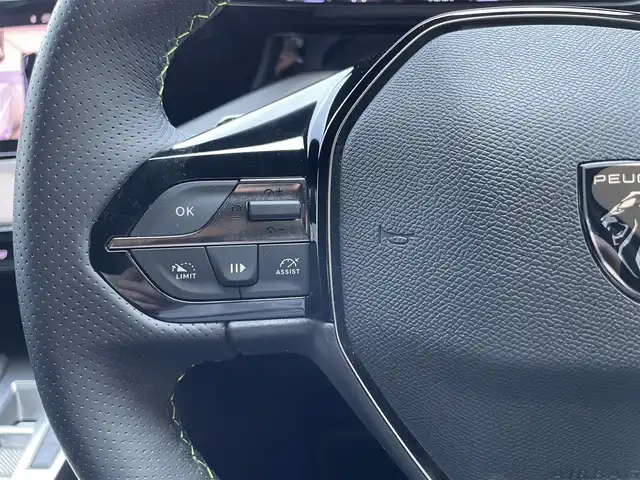 プジョー ３０８ GT ブルーHDi 栃木県 2023(令5)年 0.9万km 黒 ワンオーナー /禁煙車/色コード　9V（ペルラネラブラック）/純正メモリナビ/【Bluetooth・USB・AppleCarPlay・AndroidAuto】/全方位カメラ（フロント・バック）/ETC/ドライブレコーダー(前後録画)/スマートキー×2/プッシュスタート/アクティブセーフティブレーキ/道路標識認識/ドライバーアテンションアラート/リアクロストラフィックアラート/パーキングセンサー/レーンキープアシスト/インテリジェントハイビーム/クルーズコントロール(追従式)/パドルシフト/革巻きステアリング/ハーフレザーシート/D席パワーシート/前席シートヒーター/LEDヘッドランプ/リアフォグランプ/純正マット/保証書/取説