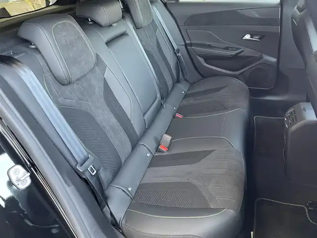 プジョー ３０８ GT ブルーHDi 栃木県 2023(令5)年 0.9万km 黒 ワンオーナー /禁煙車/色コード　9V（ペルラネラブラック）/純正メモリナビ/【Bluetooth・USB・AppleCarPlay・AndroidAuto】/全方位カメラ（フロント・バック）/ETC/ドライブレコーダー(前後録画)/スマートキー×2/プッシュスタート/アクティブセーフティブレーキ/道路標識認識/ドライバーアテンションアラート/リアクロストラフィックアラート/パーキングセンサー/レーンキープアシスト/インテリジェントハイビーム/クルーズコントロール(追従式)/パドルシフト/革巻きステアリング/ハーフレザーシート/D席パワーシート/前席シートヒーター/LEDヘッドランプ/リアフォグランプ/純正マット/保証書/取説