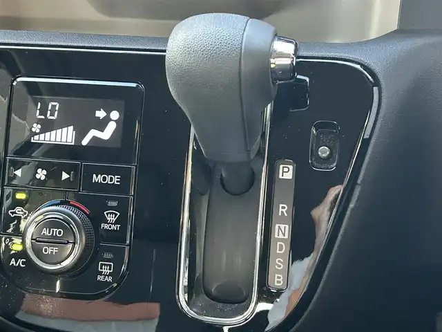 トヨタ パッソ モーダ　Gパッケージ 兵庫県 2018(平30)年 3.1万km ブラックマイカメタリック 純正ナビ/(CD/BT/SD)/フルセグTV/バックカメラ/ETC/衝突軽減ブレーキ/コーナーセンサー/前後ドライブレコーダー/LEDヘッドライト/オートライト/オートハイビーム/フォグランプ/ステアリングリモコン/スマートキー/純正フロアマット/純正ドアバイザー/純正アルミ14インチ