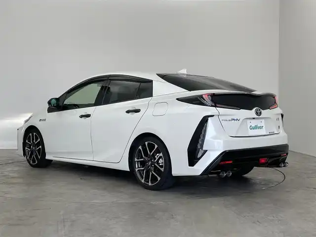 トヨタ プリウス ＰＨＶ S GRスポーツ 福島県 2019(令1)年 3万km ホワイトパールクリスタルシャイン 純正SDメモリナビ/ CD DVD フルセグTV Bluetooth HDMI/バックカメラ/プリクラッシュセーフティ/レーダークルーズコントロール/レーンディパーチャーアラート/ハーフレザーシート/シートヒーター/LEDオートライト/ETC2.0