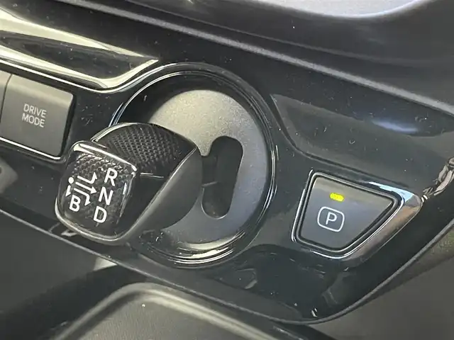 トヨタ プリウス ＰＨＶ S GRスポーツ 福島県 2019(令1)年 3万km ホワイトパールクリスタルシャイン 純正SDメモリナビ/ CD DVD フルセグTV Bluetooth HDMI/バックカメラ/プリクラッシュセーフティ/レーダークルーズコントロール/レーンディパーチャーアラート/ハーフレザーシート/シートヒーター/LEDオートライト/ETC2.0