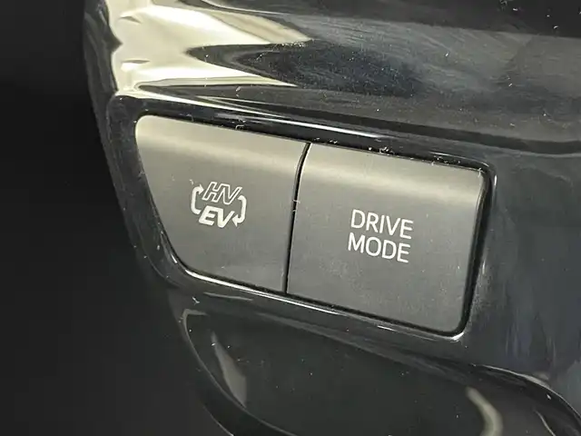 トヨタ プリウス ＰＨＶ S GRスポーツ 福島県 2019(令1)年 3万km ホワイトパールクリスタルシャイン 純正SDメモリナビ/ CD DVD フルセグTV Bluetooth HDMI/バックカメラ/プリクラッシュセーフティ/レーダークルーズコントロール/レーンディパーチャーアラート/ハーフレザーシート/シートヒーター/LEDオートライト/ETC2.0