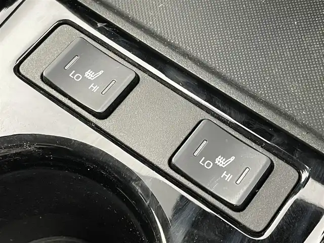 トヨタ プリウス ＰＨＶ S GRスポーツ 福島県 2019(令1)年 3万km ホワイトパールクリスタルシャイン 純正SDメモリナビ/ CD DVD フルセグTV Bluetooth HDMI/バックカメラ/プリクラッシュセーフティ/レーダークルーズコントロール/レーンディパーチャーアラート/ハーフレザーシート/シートヒーター/LEDオートライト/ETC2.0