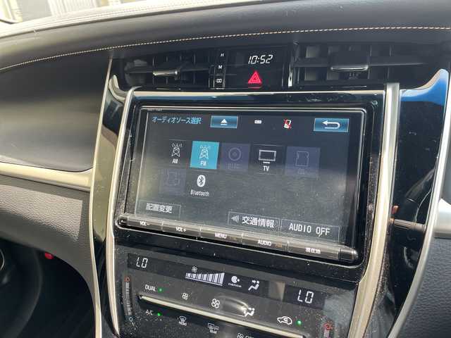 トヨタ ハリアー ハイブリッド プレミアム 愛知県 2018(平30)年 8.7万km シルバーM 純正9インチSDナビ（あり）/レーダークルーズコントロール/バックカメラ/パワーシート/コーナーセンサー/純正アルミホイール/電動リアゲート/LEDヘッドライト/オートマチックハイビーム/ドライブレコーダー/ETC/衝突被害軽減ブレーキ/フルセグTV/CD DVD/Bluetooth/ステアリングスイッチ/スマートキー/プッシュスタート
