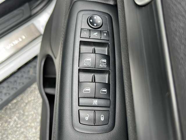 クライスラー・ジープ ジープ グランドチェロキー アルティテュード 埼玉県 2019(令1)年 3.5万km ブライトホワイト メーカーナビ /(FM/AM/USB/フルセグテレビ/Bluetooth)/バックカメラ /ETC　/前後ドラレコ/LEDライト /純正フロア /クリアランスソナー /アイドリングストップ /パドルシフト/ステアリングスイッチ /オートライト /オートクルーズコントロール　/前席パワーシート・シートヒーター /社外アルミホイール20インチ(RASY) /社外マフラー(JAOS BATTLEZ)/保証書 /取扱説明書/スペアキー１本