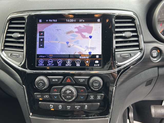 クライスラー・ジープ ジープ グランドチェロキー アルティテュード 埼玉県 2019(令1)年 3.5万km ブライトホワイト メーカーナビ /(FM/AM/USB/フルセグテレビ/Bluetooth)/バックカメラ /ETC　/前後ドラレコ/LEDライト /純正フロア /クリアランスソナー /アイドリングストップ /パドルシフト/ステアリングスイッチ /オートライト /オートクルーズコントロール　/前席パワーシート・シートヒーター /社外アルミホイール20インチ(RASY) /社外マフラー(JAOS BATTLEZ)/保証書 /取扱説明書/スペアキー１本