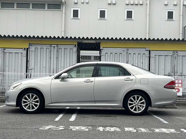 トヨタ クラウン ロイヤル ロイヤルサルーン 愛知県 2008(平20)年 11.1万km プレミアムシルバーパール /純正HDDナビ//純正フルセグTV//AM/FM/CD/DVD/HDD/AUX//バックカメラ//ビルトインETC//前ドライブレコーダー//クルーズコントロール//横滑り防止装置//クリアランスソナー//ハンドル位置調整スイッチ//リアウィンドウデフォッガー//ミラーヒーター//ステアスイッチ//ECO/SPORT/SNOWモード//ドアバイザー//オートリトラミラー//ライト付きバニティミラー//イモビライザー//純正フロアマット//純正18インチアルミホイール//純正キセノンオートライト//フロントフォグランプ//冬タイヤ//スマートキー//スペアキー1本//ダブル/サイド/カーテンエアバック//取扱説明書//ナビ説明書//保証書/D記録簿(R6/R7)