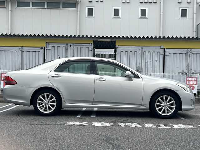 トヨタ クラウン ロイヤル ロイヤルサルーン 愛知県 2008(平20)年 11.1万km プレミアムシルバーパール /純正HDDナビ//純正フルセグTV//AM/FM/CD/DVD/HDD/AUX//バックカメラ//ビルトインETC//前ドライブレコーダー//クルーズコントロール//横滑り防止装置//クリアランスソナー//ハンドル位置調整スイッチ//リアウィンドウデフォッガー//ミラーヒーター//ステアスイッチ//ECO/SPORT/SNOWモード//ドアバイザー//オートリトラミラー//ライト付きバニティミラー//イモビライザー//純正フロアマット//純正18インチアルミホイール//純正キセノンオートライト//フロントフォグランプ//冬タイヤ//スマートキー//スペアキー1本//ダブル/サイド/カーテンエアバック//取扱説明書//ナビ説明書//保証書/D記録簿(R6/R7)