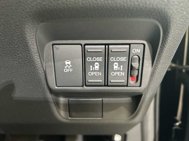 ホンダ フリード ハイブリット e:HEV クロスター 愛媛県 2025(令7)年 0.1千km クリスタルブラックパール 登録済未使用車　ＨｏｎｄａＣＯＮＮＥＣＴナビ　フルセグＴＶ　バックカメラ　ブラインドスポットモニター　シートヒーター　衝突被害軽減ブレーキ　アダプティブクルーズコントロール　両側電動スライドドア　禁煙