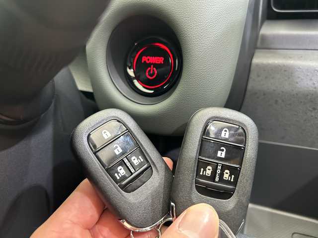 ホンダ フリード ハイブリット e:HEV クロスター 愛媛県 2025(令7)年 0.1千km クリスタルブラックパール 登録済未使用車　ＨｏｎｄａＣＯＮＮＥＣＴナビ　フルセグＴＶ　バックカメラ　ブラインドスポットモニター　シートヒーター　衝突被害軽減ブレーキ　アダプティブクルーズコントロール　両側電動スライドドア　禁煙