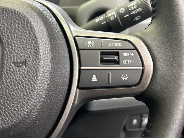 ホンダ フリード ハイブリット e:HEV クロスター 愛媛県 2025(令7)年 0.1千km クリスタルブラックパール 登録済未使用車　ＨｏｎｄａＣＯＮＮＥＣＴナビ　フルセグＴＶ　バックカメラ　ブラインドスポットモニター　シートヒーター　衝突被害軽減ブレーキ　アダプティブクルーズコントロール　両側電動スライドドア　禁煙