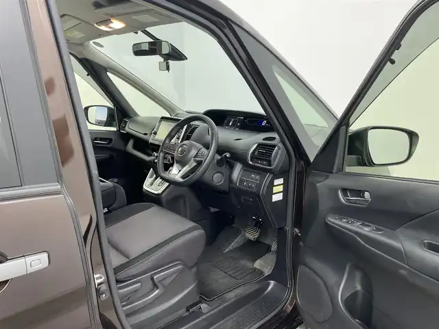 日産 セレナ ハイウェイスター プロパイロットED 大分県 2016(平28)年 5.6万km インペリアルアンバーP エマージェンシーブレーキ/純正メモリナビ/（フルセグTV/DVD/Bluetooth）/純正フリップダウンモニター/バックカメラ/ビルトインETC/ドライブレコーダー/電動パーキングブレーキ/オートブレーキホールド/プロパイロット/両側ハンズフリーパワースライドドア/コーナーセンサー/LEDヘッドライト/オートライト/スマートキー/純正アルミホイール