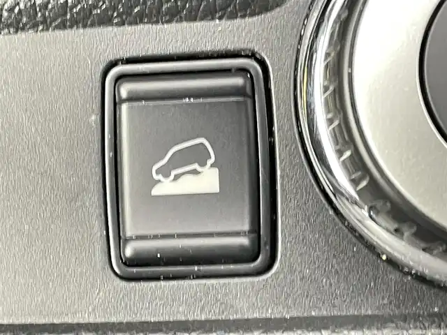 日産 エクストレイル 20Xi 千葉県 2018(平30)年 5.6万km チタニウムカーキ 禁煙車/４WD/エマージェンシーブレーキ/・プロパイロット/・コーナーセンサー/パワーバックドア/純正9インチメモリナビ/・型番：MM518D-L/・CD/DVD/AUX/Bluetooth/フルセグTV/・アラウンドビューモニター/・インテリジェントルームミラー/・ビルトインETC/革巻きステアリング/・ステアリングスイッチ/レザーシート/左右独立エアコン/電子パーキング/・ブレーキホールド/純正フロアマット/純正18インチAW/・LEDヘッドライト/・フォグランプ