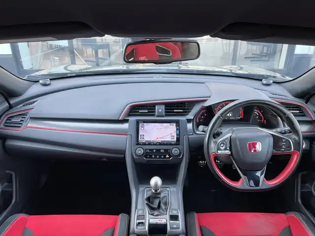 ホンダ シビック タイプR 千葉県 2018(平30)年 4.9万km クリスタルブラックパール 純正SDナビ/(AM/FM/CD/SD/DVD/フルセグ/Bluetooth)/純正エアロ/bremboキャリパー/バックカメラ/クルーズコントロール/横滑り防止装置/ETC/アイドリングストップ/LEDヘッドライト/フォグランプ/オートライト/ウィンカーミラー/電動格納ミラー/純正20インチAW/シートリフター/レブマッチシステム/プッシュスタート/スマートキー/フロアマット/スペアキー/取扱説明書/保証書