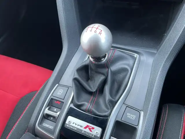 ホンダ シビック タイプR 千葉県 2018(平30)年 4.9万km クリスタルブラックパール 純正SDナビ/(AM/FM/CD/SD/DVD/フルセグ/Bluetooth)/純正エアロ/bremboキャリパー/バックカメラ/クルーズコントロール/横滑り防止装置/ETC/アイドリングストップ/LEDヘッドライト/フォグランプ/オートライト/ウィンカーミラー/電動格納ミラー/純正20インチAW/シートリフター/レブマッチシステム/プッシュスタート/スマートキー/フロアマット/スペアキー/取扱説明書/保証書