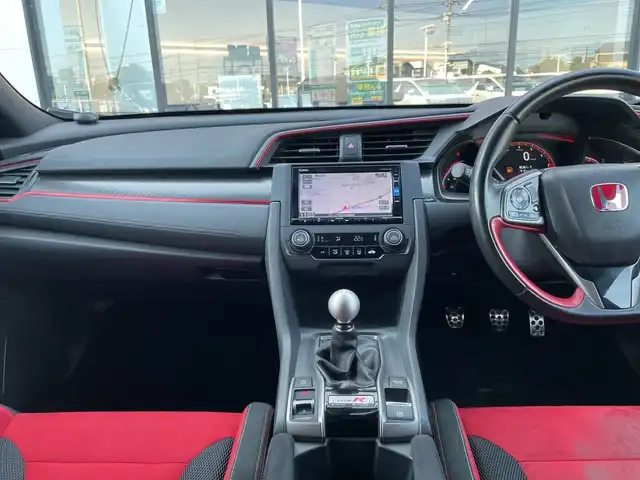 ホンダ シビック タイプR 千葉県 2018(平30)年 4.9万km クリスタルブラックパール 純正SDナビ/(AM/FM/CD/SD/DVD/フルセグ/Bluetooth)/純正エアロ/bremboキャリパー/バックカメラ/クルーズコントロール/横滑り防止装置/ETC/アイドリングストップ/LEDヘッドライト/フォグランプ/オートライト/ウィンカーミラー/電動格納ミラー/純正20インチAW/シートリフター/レブマッチシステム/プッシュスタート/スマートキー/フロアマット/スペアキー/取扱説明書/保証書