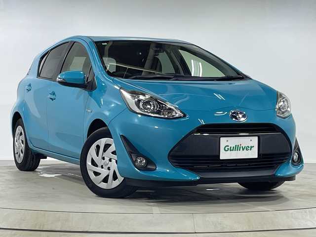 トヨタ アクア S 神奈川県 2018(平30)年 1.7万km クリアエメラルドパールクリスタルシャイン 純正7インチナビ/ドライブレコーダー(前)/トヨタセーフティセンスC/衝突被害軽減システム/車線逸脱警報/バックカメラ/横滑り防止装置/ETC2.0/アイドリングストップ/LEDヘッドライト/フォグランプ/オートライト/ウィンカーミラー/電動格納ミラー/プッシュスタート/スマートキー/フロアマット/スペアキー/プリクラッシュセーフティシステム/レーンディパーチャーアラート/オートマチックハイビーム/先行車発進告知機能