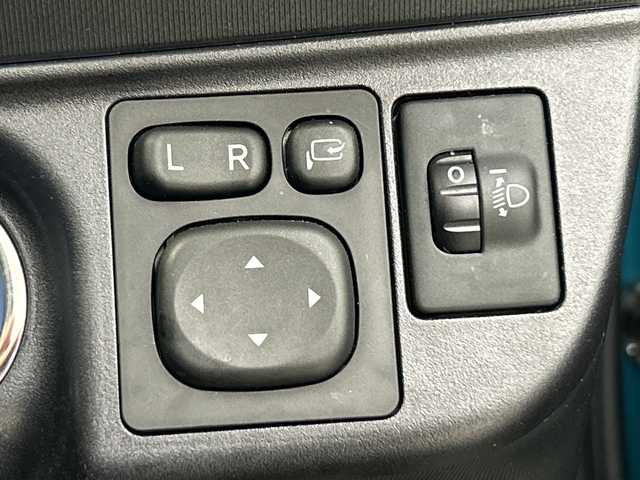 トヨタ アクア S 神奈川県 2018(平30)年 1.7万km クリアエメラルドパールクリスタルシャイン 純正7インチナビ/ドライブレコーダー(前)/トヨタセーフティセンスC/衝突被害軽減システム/車線逸脱警報/バックカメラ/横滑り防止装置/ETC2.0/アイドリングストップ/LEDヘッドライト/フォグランプ/オートライト/ウィンカーミラー/電動格納ミラー/プッシュスタート/スマートキー/フロアマット/スペアキー/プリクラッシュセーフティシステム/レーンディパーチャーアラート/オートマチックハイビーム/先行車発進告知機能