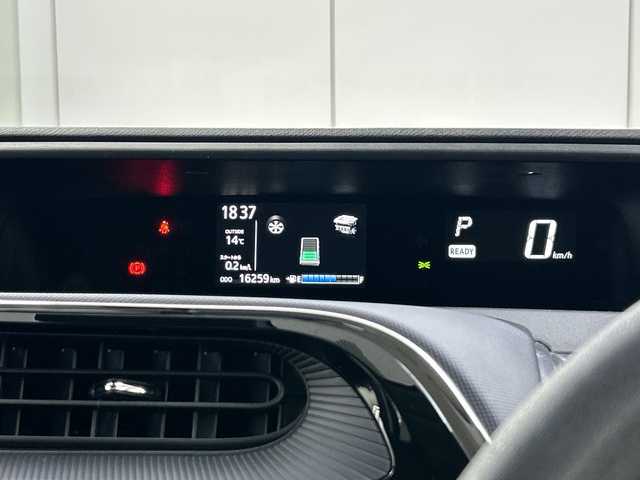 トヨタ アクア S 神奈川県 2018(平30)年 1.7万km クリアエメラルドパールクリスタルシャイン 純正7インチナビ/ドライブレコーダー(前)/トヨタセーフティセンスC/衝突被害軽減システム/車線逸脱警報/バックカメラ/横滑り防止装置/ETC2.0/アイドリングストップ/LEDヘッドライト/フォグランプ/オートライト/ウィンカーミラー/電動格納ミラー/プッシュスタート/スマートキー/フロアマット/スペアキー/プリクラッシュセーフティシステム/レーンディパーチャーアラート/オートマチックハイビーム/先行車発進告知機能