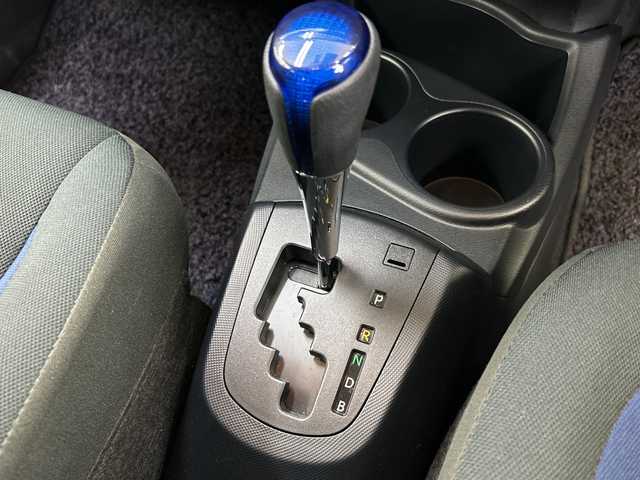 トヨタ アクア S 神奈川県 2018(平30)年 1.7万km クリアエメラルドパールクリスタルシャイン 純正7インチナビ/ドライブレコーダー(前)/トヨタセーフティセンスC/衝突被害軽減システム/車線逸脱警報/バックカメラ/横滑り防止装置/ETC2.0/アイドリングストップ/LEDヘッドライト/フォグランプ/オートライト/ウィンカーミラー/電動格納ミラー/プッシュスタート/スマートキー/フロアマット/スペアキー/プリクラッシュセーフティシステム/レーンディパーチャーアラート/オートマチックハイビーム/先行車発進告知機能