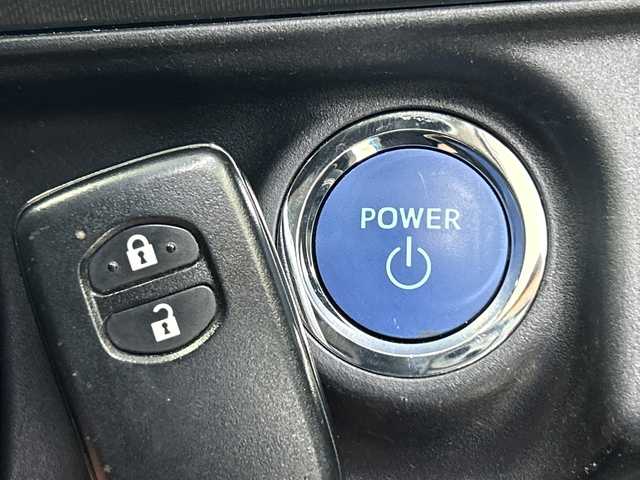 トヨタ アクア S 神奈川県 2018(平30)年 1.7万km クリアエメラルドパールクリスタルシャイン 純正7インチナビ/ドライブレコーダー(前)/トヨタセーフティセンスC/衝突被害軽減システム/車線逸脱警報/バックカメラ/横滑り防止装置/ETC2.0/アイドリングストップ/LEDヘッドライト/フォグランプ/オートライト/ウィンカーミラー/電動格納ミラー/プッシュスタート/スマートキー/フロアマット/スペアキー/プリクラッシュセーフティシステム/レーンディパーチャーアラート/オートマチックハイビーム/先行車発進告知機能