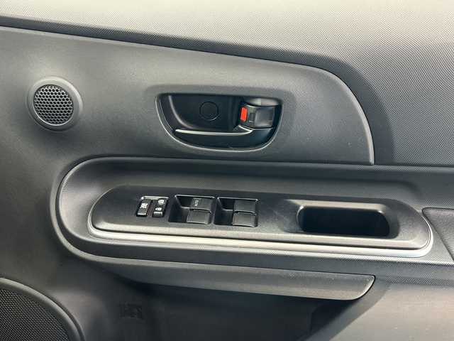 トヨタ アクア S 神奈川県 2018(平30)年 1.7万km クリアエメラルドパールクリスタルシャイン 純正7インチナビ/ドライブレコーダー(前)/トヨタセーフティセンスC/衝突被害軽減システム/車線逸脱警報/バックカメラ/横滑り防止装置/ETC2.0/アイドリングストップ/LEDヘッドライト/フォグランプ/オートライト/ウィンカーミラー/電動格納ミラー/プッシュスタート/スマートキー/フロアマット/スペアキー/プリクラッシュセーフティシステム/レーンディパーチャーアラート/オートマチックハイビーム/先行車発進告知機能