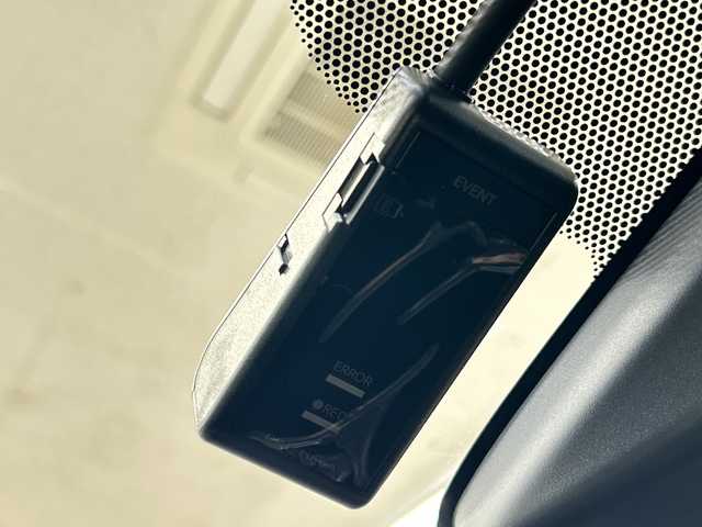 トヨタ アクア S 神奈川県 2018(平30)年 1.7万km クリアエメラルドパールクリスタルシャイン 純正7インチナビ/ドライブレコーダー(前)/トヨタセーフティセンスC/衝突被害軽減システム/車線逸脱警報/バックカメラ/横滑り防止装置/ETC2.0/アイドリングストップ/LEDヘッドライト/フォグランプ/オートライト/ウィンカーミラー/電動格納ミラー/プッシュスタート/スマートキー/フロアマット/スペアキー/プリクラッシュセーフティシステム/レーンディパーチャーアラート/オートマチックハイビーム/先行車発進告知機能