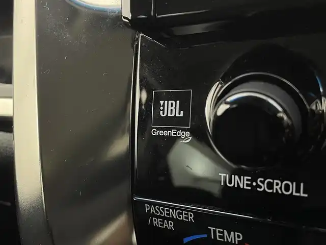 トヨタ ヴェルファイア Z Gエディション 宮城県 2017(平29)年 10万km ホワイトパールクリスタルシャイン ワンオーナー/フリップダウンモニター/JBLサウンド/純正ナビ/(フルセグTV/AM/FM/CD/DVD/Bluetooth)/バックカメラ/ステアリングヒーター/スペアキー×1/ビルトインETC/パワーバックドア/両側パワースライドドア/クルーズコントロール/横滑り防止装置/クリアランスソナー/衝突被害軽減システム/レーンキープアシスト/オートライト/ハーフレザー/オットマン/前席パワーシート/純正18インチAW/純正フロアマット/純正LEDヘッドライト