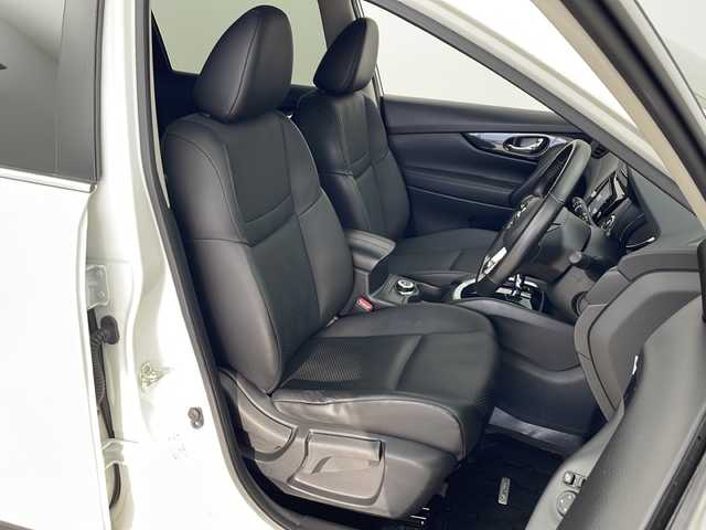 日産 エクストレイル 20X 秋田県 2018(平30)年 4.8万km ブリリアントホワイトパール 4WD/純正SDナビ(AM/FM/CD/DVD/BT)/フルセグテレビ/アラウンドビューモニター/純正ドライブレコーダー（ナビ連動）/インテリジェントルームミラー/ビルトインETC/パワーバックドア/ルーフレール/エマージェンシーブレーキ/車線逸脱警報/進入禁止警報/ヒルスタートアシスト/横滑り防止装置/アイドリングストップ/LEDヘッドランプ/フォグランプ/ドアミラーヒーター/本革巻ステアリング/ステアリングリモコン/純正フロアマット/保証書・取説