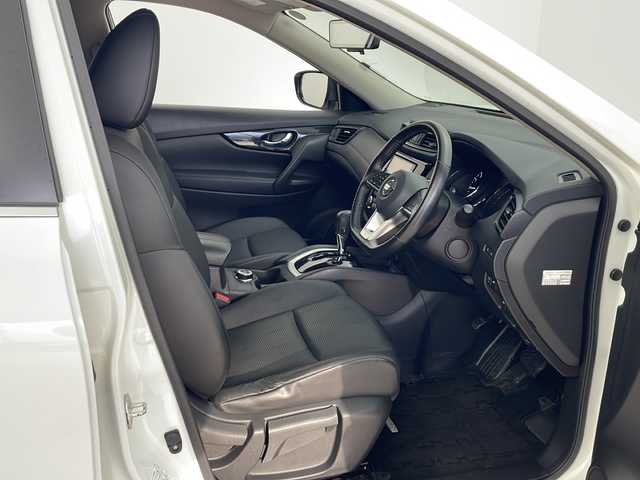 日産 エクストレイル 20X 秋田県 2018(平30)年 4.8万km ブリリアントホワイトパール 4WD/純正SDナビ(AM/FM/CD/DVD/BT)/フルセグテレビ/アラウンドビューモニター/純正ドライブレコーダー（ナビ連動）/インテリジェントルームミラー/ビルトインETC/パワーバックドア/ルーフレール/エマージェンシーブレーキ/車線逸脱警報/進入禁止警報/ヒルスタートアシスト/横滑り防止装置/アイドリングストップ/LEDヘッドランプ/フォグランプ/ドアミラーヒーター/本革巻ステアリング/ステアリングリモコン/純正フロアマット/保証書・取説