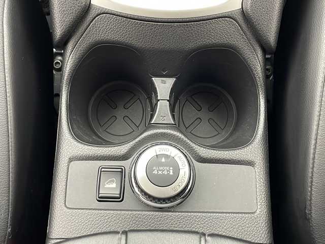 日産 エクストレイル 20X 秋田県 2018(平30)年 4.8万km ブリリアントホワイトパール 4WD/純正SDナビ(AM/FM/CD/DVD/BT)/フルセグテレビ/アラウンドビューモニター/純正ドライブレコーダー（ナビ連動）/インテリジェントルームミラー/ビルトインETC/パワーバックドア/ルーフレール/エマージェンシーブレーキ/車線逸脱警報/進入禁止警報/ヒルスタートアシスト/横滑り防止装置/アイドリングストップ/LEDヘッドランプ/フォグランプ/ドアミラーヒーター/本革巻ステアリング/ステアリングリモコン/純正フロアマット/保証書・取説