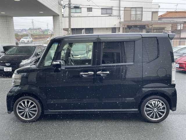 ホンダ Ｎ ＢＯＸ カスタム G ターボパッケージ 愛知県 2013(平25)年 8.3万km クリスタルブラックパール (株)IDOMが運営する【じしゃロン豊川店】の自社ローン専用車両になります。こちらは現金またはオートローンご利用時の価格です。自社ローンご希望の方は別途その旨お申付け下さい/ 純正ディーラーナビ/ バックカメラ/ ETC/ 両側パワースライドドア/ 革巻ステアリング/ ステアリングスイッチ/ クルーズコントロール/ パドルシフト/ ウインカーミラー/ ドアバイザー/ プッシュスタート/ フロアマット
