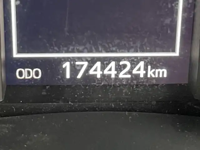 トヨタ オーリスハイブリッド Gパッケージ 福島県 2016(平28)年 17.5万km ホワイトパールクリスタルシャイン プリクラッシュセーフティ/・車線逸脱警報装置/純正ナビ/・型番：NSZT-Y64T/・フルセグTV/CD/DVD/Bluetooth/・バックカメラ/・ETC/クルーズコントロール/革巻きステアリング/・ステアリングリモコン/レザーシート/・シートヒーター(運転席/助手席)/LEDヘッドライト/・オートライト/・フォグライト/プッシュスタート/・スマートキー/フロアマット/取扱説明書/保証書