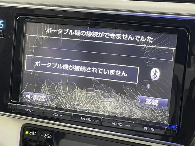トヨタ オーリスハイブリッド Gパッケージ 福島県 2016(平28)年 17.5万km ホワイトパールクリスタルシャイン プリクラッシュセーフティ/・車線逸脱警報装置/純正ナビ/・型番：NSZT-Y64T/・フルセグTV/CD/DVD/Bluetooth/・バックカメラ/・ETC/クルーズコントロール/革巻きステアリング/・ステアリングリモコン/レザーシート/・シートヒーター(運転席/助手席)/LEDヘッドライト/・オートライト/・フォグライト/プッシュスタート/・スマートキー/フロアマット/取扱説明書/保証書