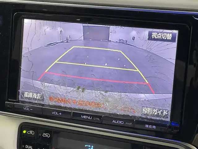 トヨタ オーリスハイブリッド Gパッケージ 福島県 2016(平28)年 17.5万km ホワイトパールクリスタルシャイン プリクラッシュセーフティ/・車線逸脱警報装置/純正ナビ/・型番：NSZT-Y64T/・フルセグTV/CD/DVD/Bluetooth/・バックカメラ/・ETC/クルーズコントロール/革巻きステアリング/・ステアリングリモコン/レザーシート/・シートヒーター(運転席/助手席)/LEDヘッドライト/・オートライト/・フォグライト/プッシュスタート/・スマートキー/フロアマット/取扱説明書/保証書