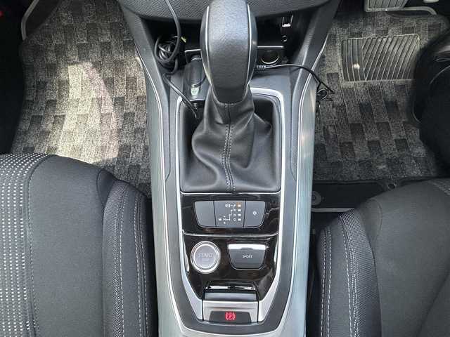 プジョー ３０８ SW GTライン 愛知県 2016(平28)年 10.7万km 赤 純正ディスプレイオーディオ/BT/CD/USB/AUX/社外ナビ・TV/バックカメラ/ETC/クルーズコントロール/社外レーダー/パドルシフト/トノカバー/前後クリアランスソナー/ルーフレール/LEDオートライト/フォグランプ/トノカバー/純正AW/スタッドレスタイヤ積込