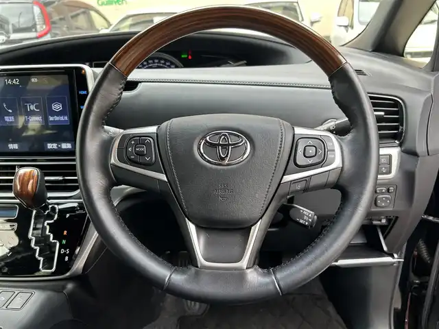 トヨタ エスティマ ハイブリッド アエラス プレミアム G 高知県 2019(令1)年 3.2万km ブラック/レッドマイカメタリック 2トーン 両側パワースライドドア　/純正12型フリップダウンモニター　（V12T-R18C)　/純正１０インチナビ　（NSZN-Z68T）/【Ｂｌｕｅｔｏｏｔｈ　ＴＶ　ＤＶＤ　ＣＤ　Ｔ－ｃｏｎｎｅｃｔ　後席会話支援】/バックカメラ　/ＥＴＣ２．０　/前後ドラレコ　/運転席パワーシート/1列目シートヒーター/2列目オットマン/電動格納サードシート/電動リアゲート/レーンキープアシスト/衝突被害軽減システム/前後コーナーセンサー/オートマチックハイビーム/保証書/取扱説明書/スペアキー