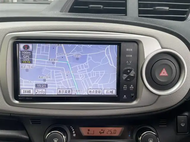 トヨタ ヴィッツ U 青森県 2012(平24)年 11.8万km シルバーM 4WD/寒冷地仕様/純正SDナビ/[FM/AM/CD/DVD/SD/BT/AUX]/フルセグテレビ/バックカメラ/ETC/D席シートヒーター/革巻きステアリング/プッシュスタート/スマートキー/スペアキー×1/社外14インチAW付きスタッドレスタイヤ積込/電動格納ミラー/ウインカーミラー/純正フロアマット/ドアバイザー/ヘッドライトレベライザー/保証書/取扱説明書