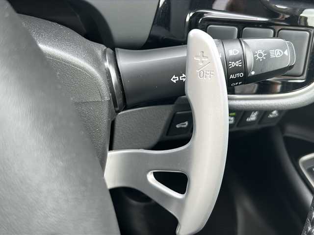 三菱 アウトランダー ＰＨＥＶ G ナビパッケージ 茨城県 2017(平29)年 2.6万km シルキーホワイト ディスプレイオーディオ/全方位カメラ/コーナーセンサー/クルーズコントロール/LEDオートライト/ハーフレザー/シートヒーター/パワーシート/ステアリングヒーター/1500wAC/純正18インチアルミホイール/純正フロアマット/パドルシフト/ETC/スマートキー