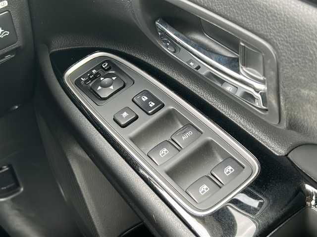 三菱 アウトランダー ＰＨＥＶ G ナビパッケージ 茨城県 2017(平29)年 2.6万km シルキーホワイト ディスプレイオーディオ/全方位カメラ/コーナーセンサー/クルーズコントロール/LEDオートライト/ハーフレザー/シートヒーター/パワーシート/ステアリングヒーター/1500wAC/純正18インチアルミホイール/純正フロアマット/パドルシフト/ETC/スマートキー