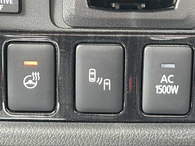 三菱 アウトランダー ＰＨＥＶ G ナビパッケージ 茨城県 2017(平29)年 2.6万km シルキーホワイト ディスプレイオーディオ/全方位カメラ/コーナーセンサー/クルーズコントロール/LEDオートライト/ハーフレザー/シートヒーター/パワーシート/ステアリングヒーター/1500wAC/純正18インチアルミホイール/純正フロアマット/パドルシフト/ETC/スマートキー
