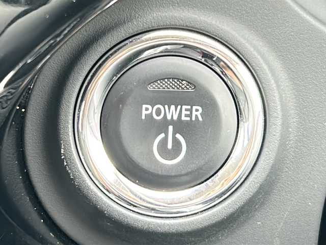 三菱 アウトランダー ＰＨＥＶ G ナビパッケージ 茨城県 2017(平29)年 2.6万km シルキーホワイト ディスプレイオーディオ/全方位カメラ/コーナーセンサー/クルーズコントロール/LEDオートライト/ハーフレザー/シートヒーター/パワーシート/ステアリングヒーター/1500wAC/純正18インチアルミホイール/純正フロアマット/パドルシフト/ETC/スマートキー
